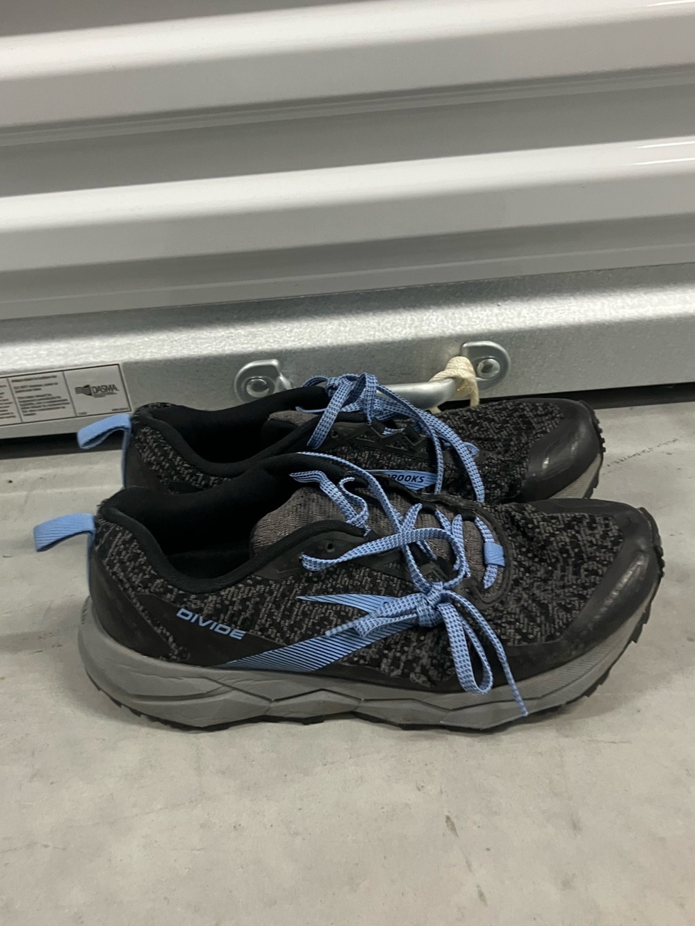 Brooks Women’s Divide 4 Trail Running Shoes In Black And Blue